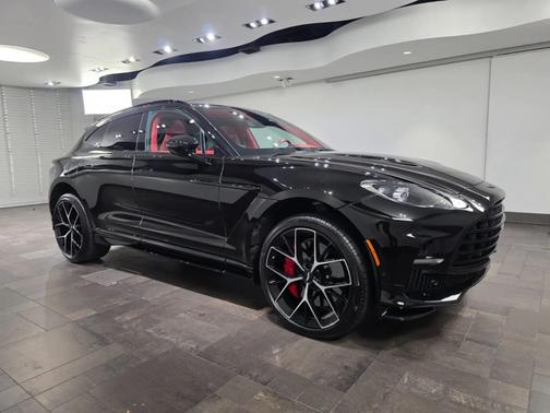 Onyx Black (HB) 2025 Aston Martin DBX 707 SUV