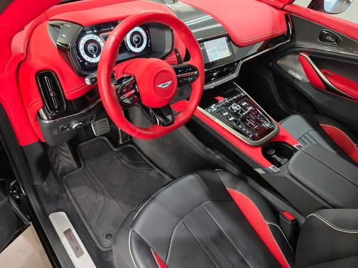 Onyx Black (HB) 2025 Aston Martin DBX 707 SUV