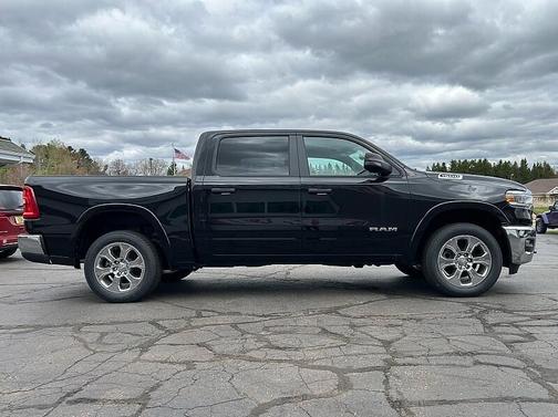 Diamond Black Crystal Pearlcoat 2026 RAM 1500 Big Horn/Lone Star
