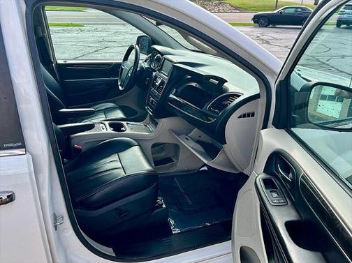 2013 Chrysler Town & Country Touring-L