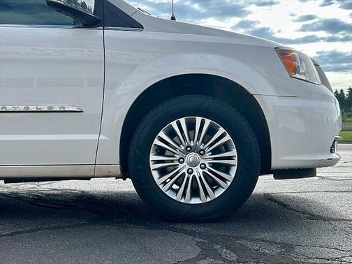 2013 Chrysler Town & Country Touring-L