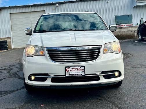 2013 Chrysler Town & Country Touring-L