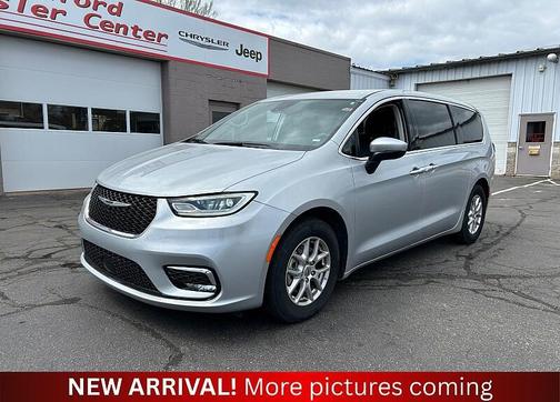 Silver Mist Clearcoat 2023 Chrysler Pacifica Touring L