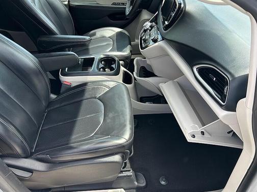 Silver Mist Clearcoat 2023 Chrysler Pacifica Touring L
