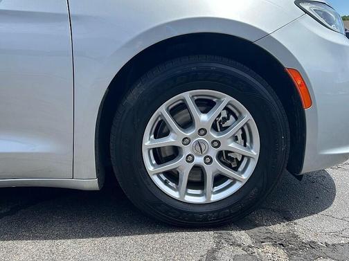 Silver Mist Clearcoat 2023 Chrysler Pacifica Touring L