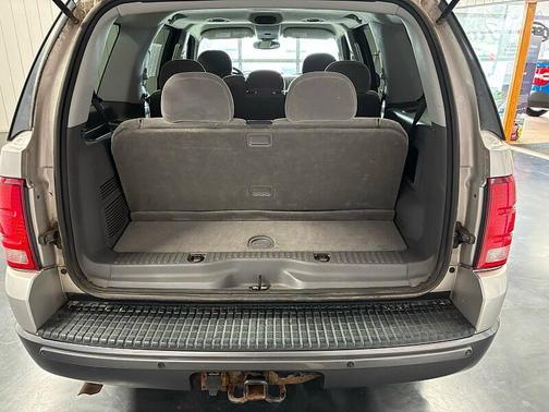 Silver Birch Clearcoat Metallic 2004 Ford Explorer XLT