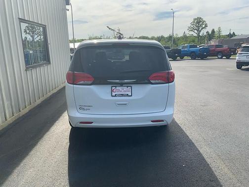 Bright White Clearcoat 2023 Chrysler Voyager LX