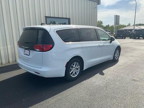 Bright White Clearcoat 2023 Chrysler Voyager LX