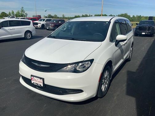 Bright White Clearcoat 2023 Chrysler Voyager LX