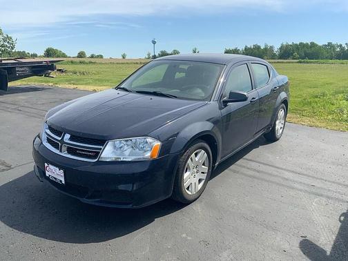 True Blue Pearlcoat 2013 Dodge Avenger SE