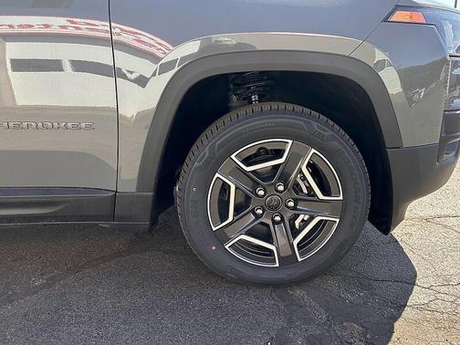 2026 Jeep Cherokee Laredo 4x4