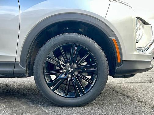 2023 Mitsubishi Eclipse Cross LE