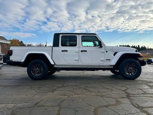 2026 Jeep Gladiator Sport S