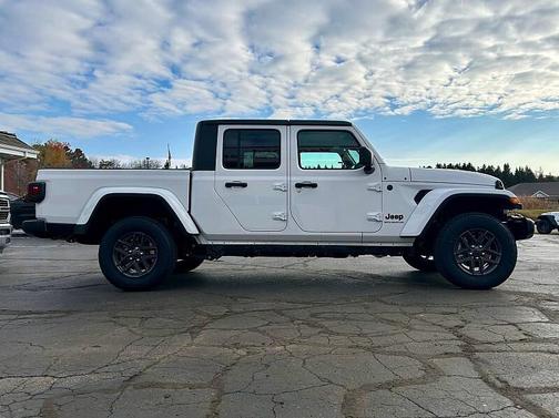 2026 Jeep Gladiator Sport S
