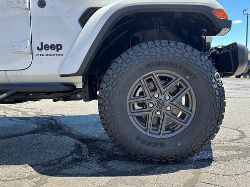 Bright White Clearcoat 2026 Jeep Gladiator Sport S