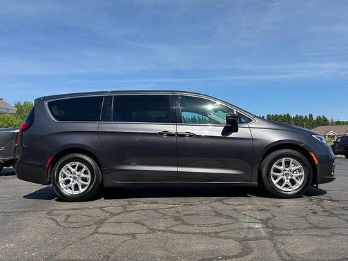 GRAY 2023 Chrysler Pacifica Touring L