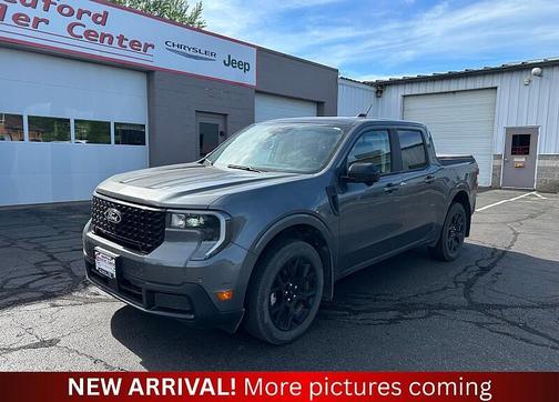 Carbonized Gray Metallic 2025 Ford Maverick Lariat