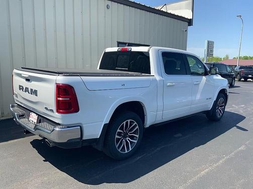Ivory White Tri-Coat Pearlcoat 2025 RAM 1500 Longhorn