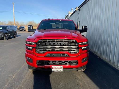Molten Red Pearlcoat 2026 RAM 2500 Big Horn Crew Cab 4x4 6'4' Box