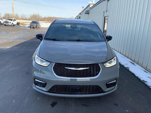 2025 Chrysler Pacifica L