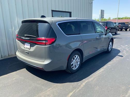 Ceramic Gray Clearcoat 2025 Chrysler Pacifica L