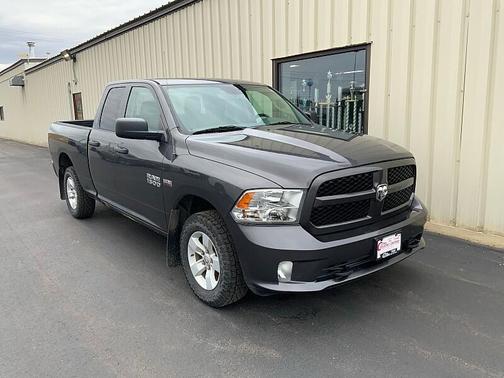 Granite Crystal Metallic Clearcoat 2018 RAM 1500 Express