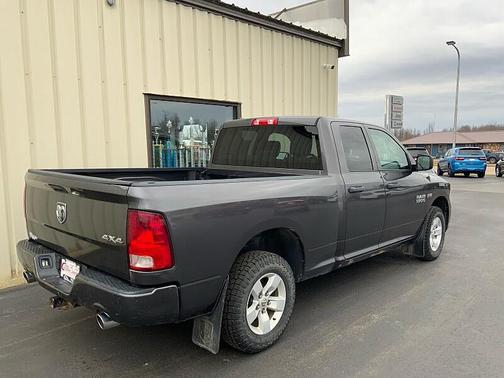 Granite Crystal Metallic Clearcoat 2018 RAM 1500 Express