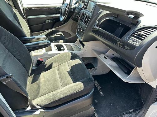 Brilliant Black Crystal Pearl Coat 2016 Dodge Grand Caravan SXT