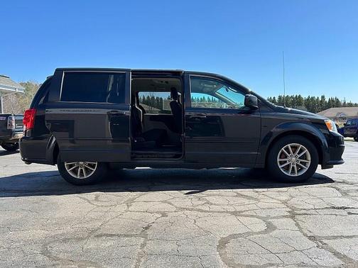 Brilliant Black Crystal Pearl Coat 2016 Dodge Grand Caravan SXT