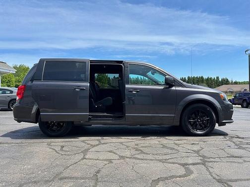 Granite Pearlcoat 2020 Dodge Grand Caravan SXT
