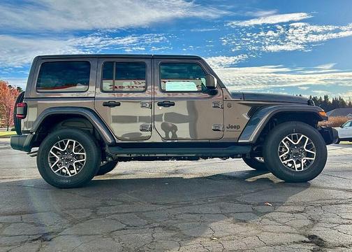 2025 Jeep Wrangler 4-Door Sahara 4x4