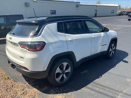 White Clearcoat 2019 Jeep Compass Latitude