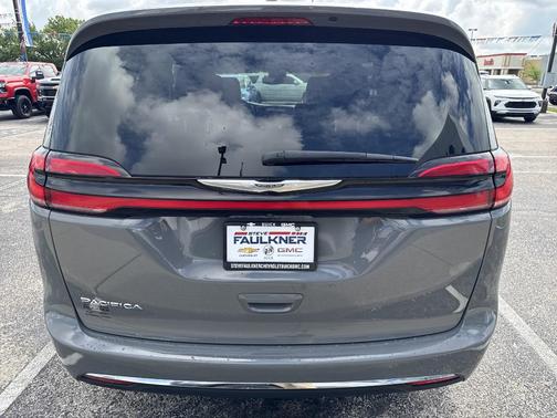 2022 Chrysler Pacifica Touring-L