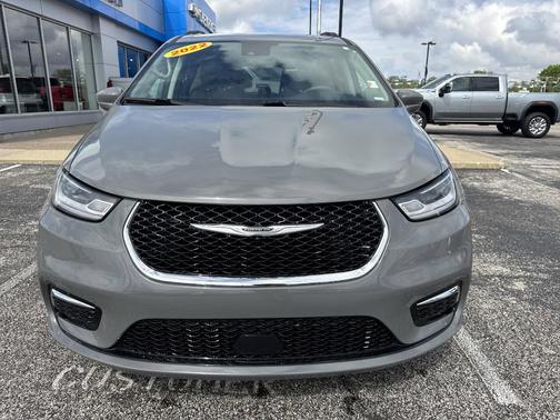 2022 Chrysler Pacifica Touring-L