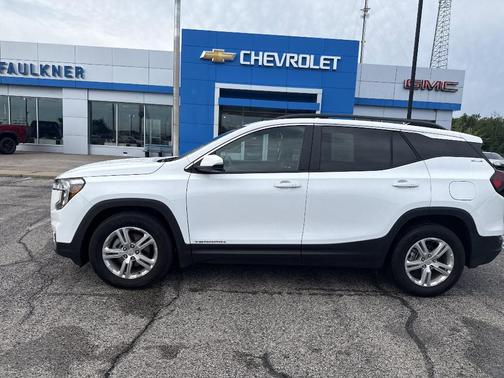 Summit White 2024 GMC Terrain SLE