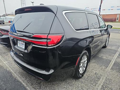 2024 Chrysler Pacifica Touring-L