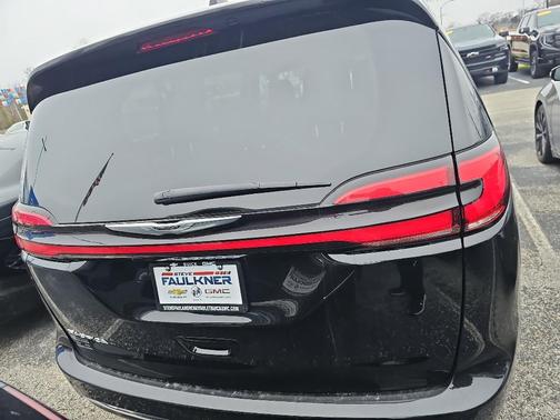 2024 Chrysler Pacifica Touring-L