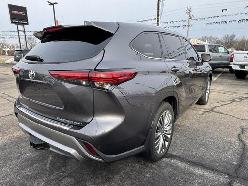 2022 Toyota Highlander Platinum