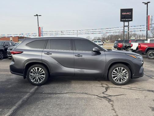 2022 Toyota Highlander Platinum