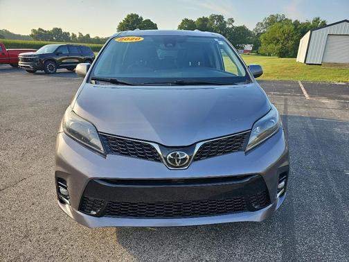 2020 Toyota Sienna SE