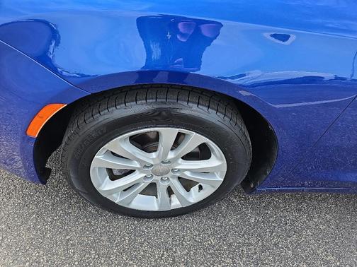 2017 Chrysler 200 Limited