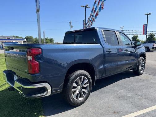 Photo 4 of 20 of 2019 Chevrolet Silverado 1500 LT