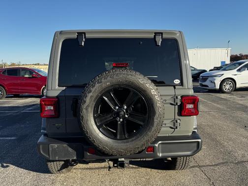 2020 Jeep Wrangler Unlimited Sahara Altitude