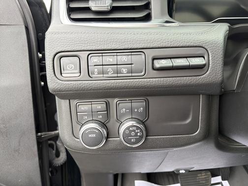 Onyx Black 2024 GMC Yukon XL Denali