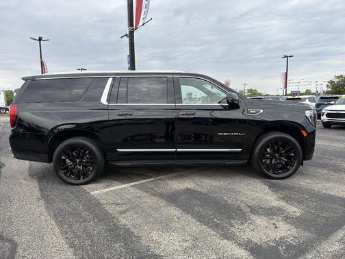 Onyx Black 2024 GMC Yukon XL Denali