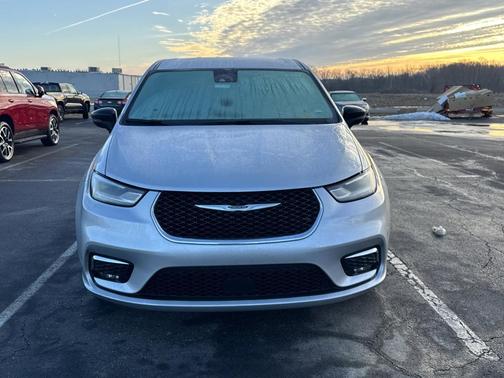 2024 Chrysler Pacifica Touring-L