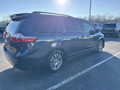 2018 Toyota Sienna XLE