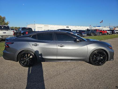 2023 Nissan Maxima SR