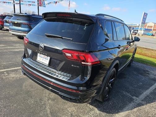 2024 Volkswagen Tiguan 2.0T SE R-Line Black
