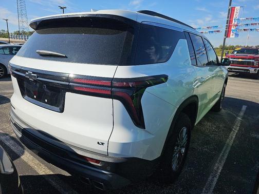 2024 Chevrolet Traverse LT